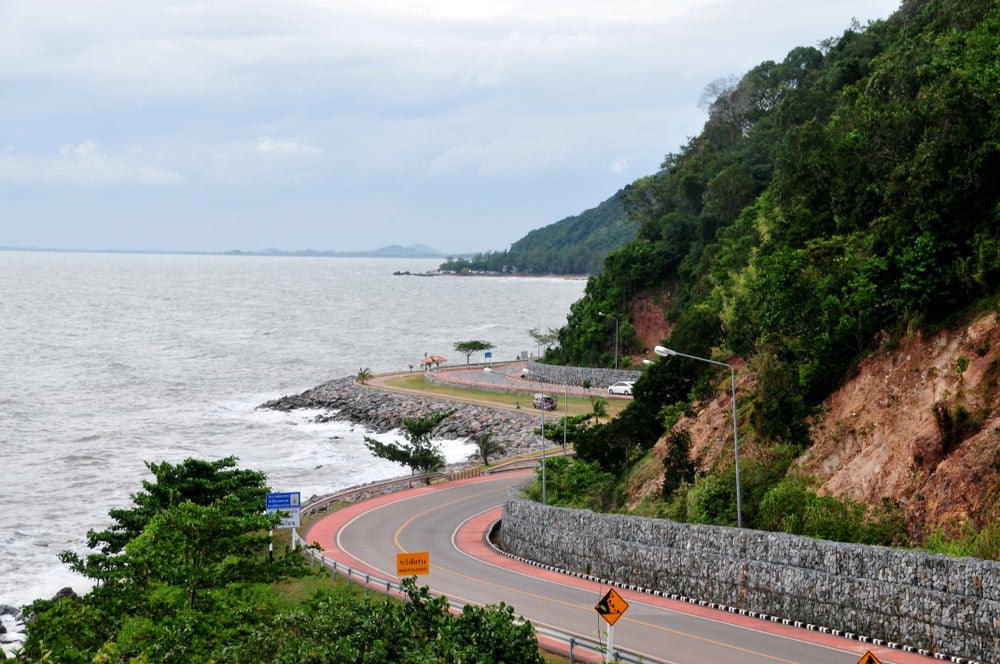 Chalerm Burapa Chollathit Road,สถานที่ท่องเที่ยวที่ไม่เคยตกเทรนด์