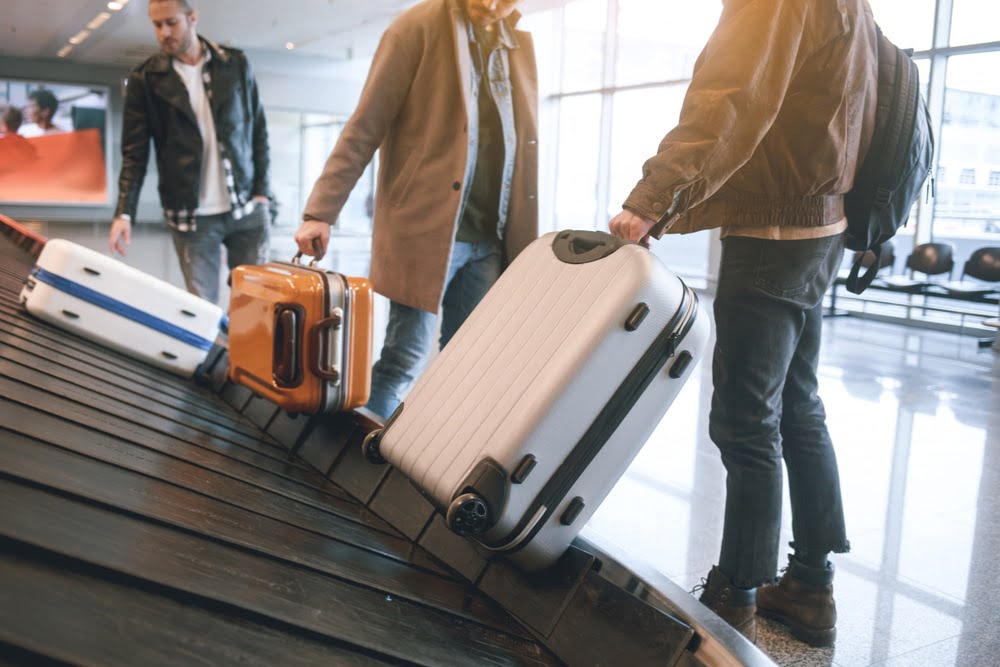 ดูแลกระเป๋าเดินทาง,putting luggages,luggage