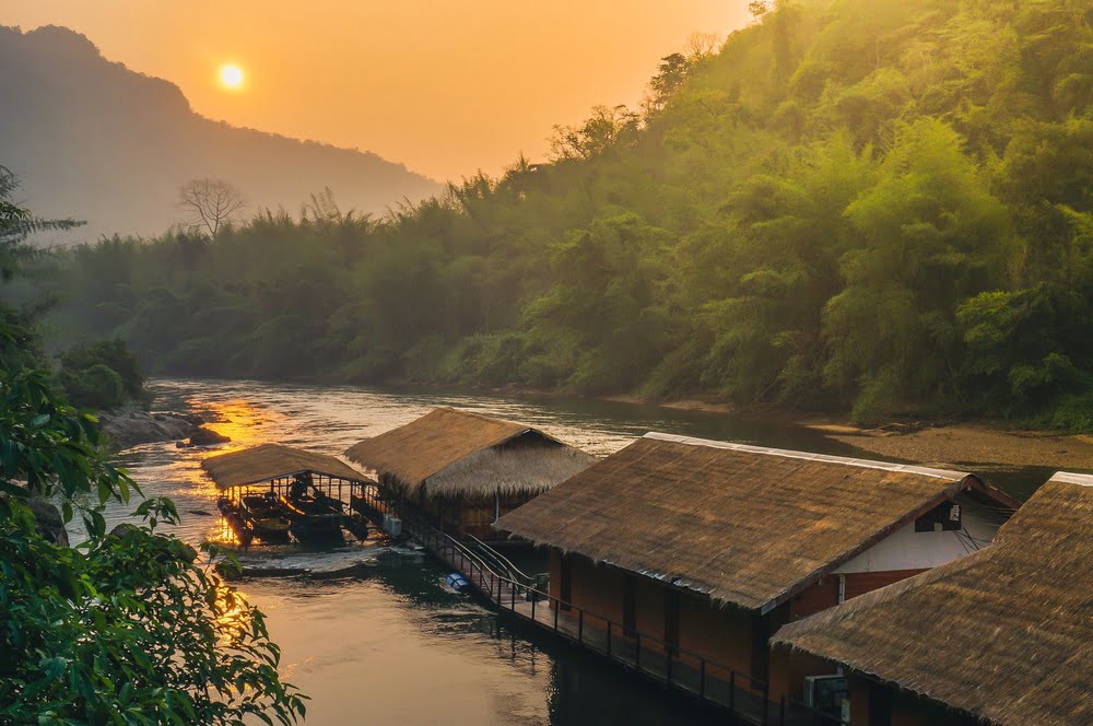 Wooden jungle raft in Kanchanaburi,สถานที่เที่ยวได้ในฤดูฝน