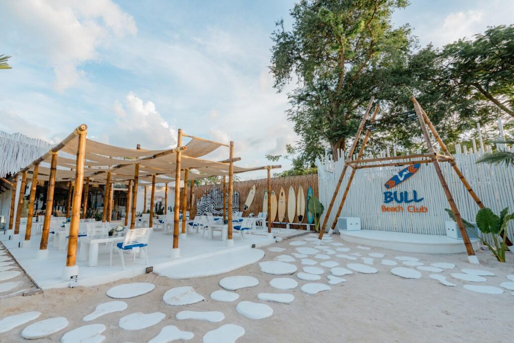  Bull Beach Club คาเฟ่ & Restaurant 