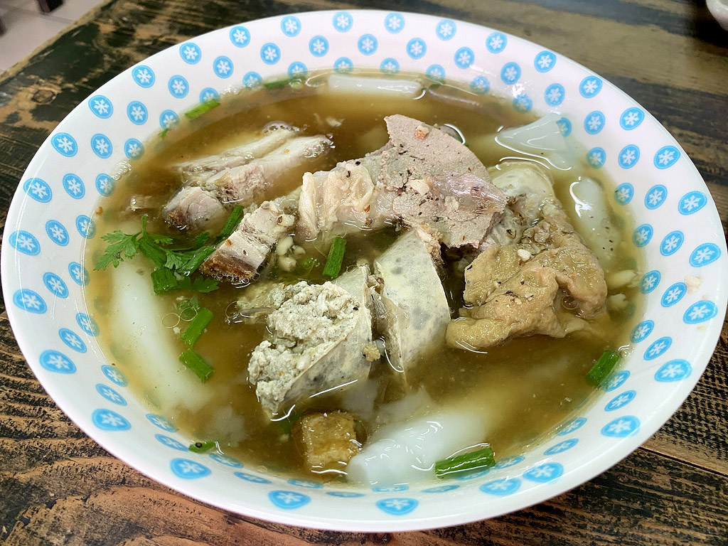 ก๋วยจั๊บ-ช้างม่อย