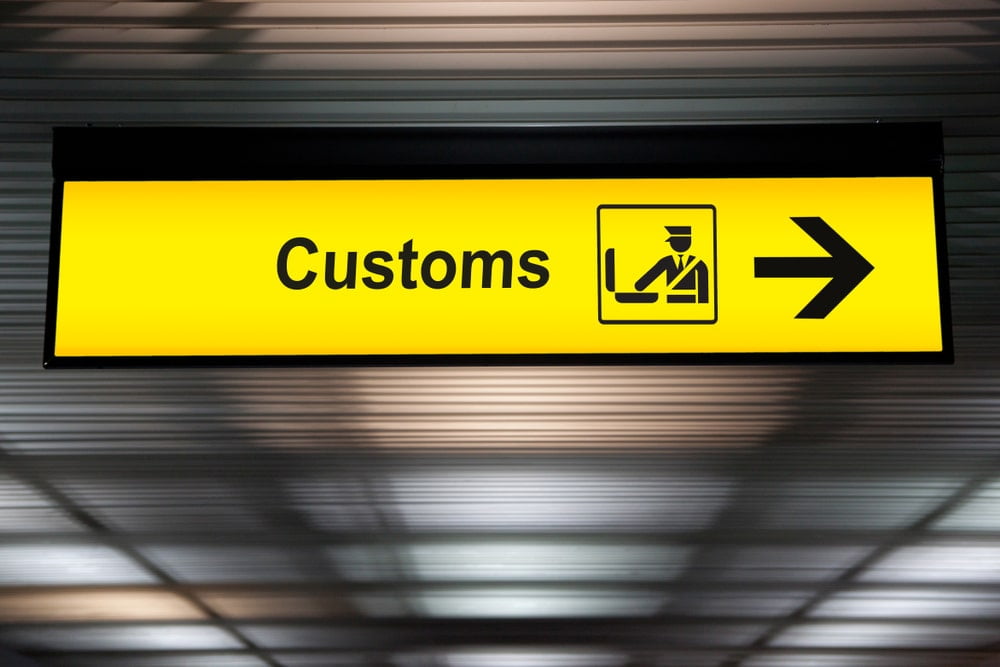 airport customs declare sign,พัสดุที่เลี่ยงภาษี