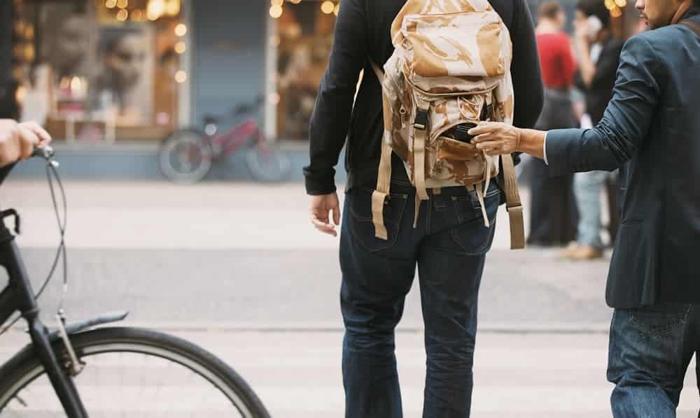 How to หลบโจรล้วงกระเป๋าอย่างไรให้ปลอดภัยในการท่องเที่ยว